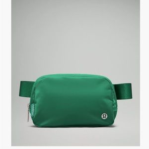 Lululemon everywhere belt bag